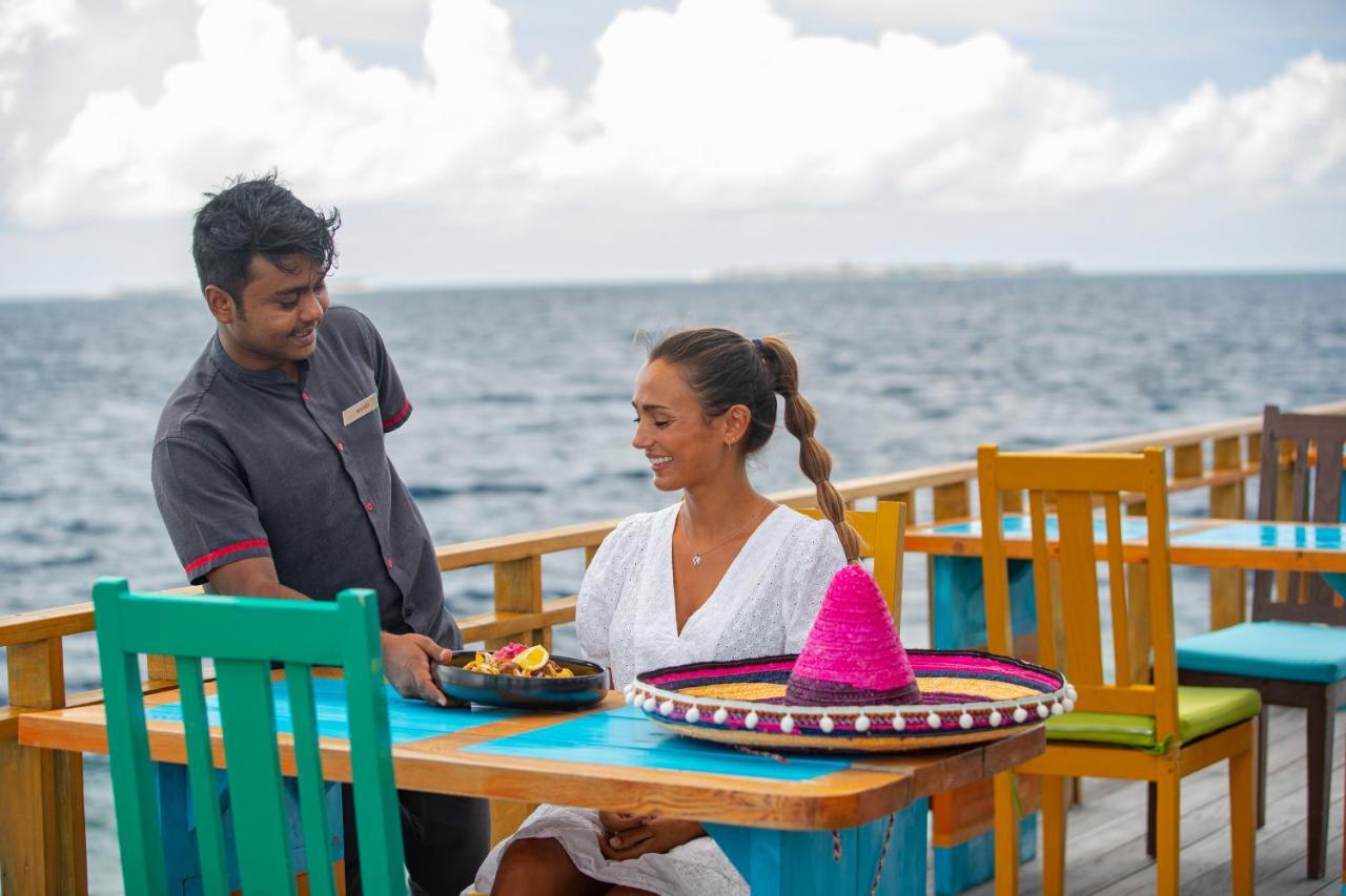 Furaveri Maldives - Complimentary Round-Trip Seaplane Transfer For Two For A Minimum Of 5 Nights Or More From May 1St To October 31St, 2025 Meedhoo  Εξωτερικό φωτογραφία A guest being served at the restaurant