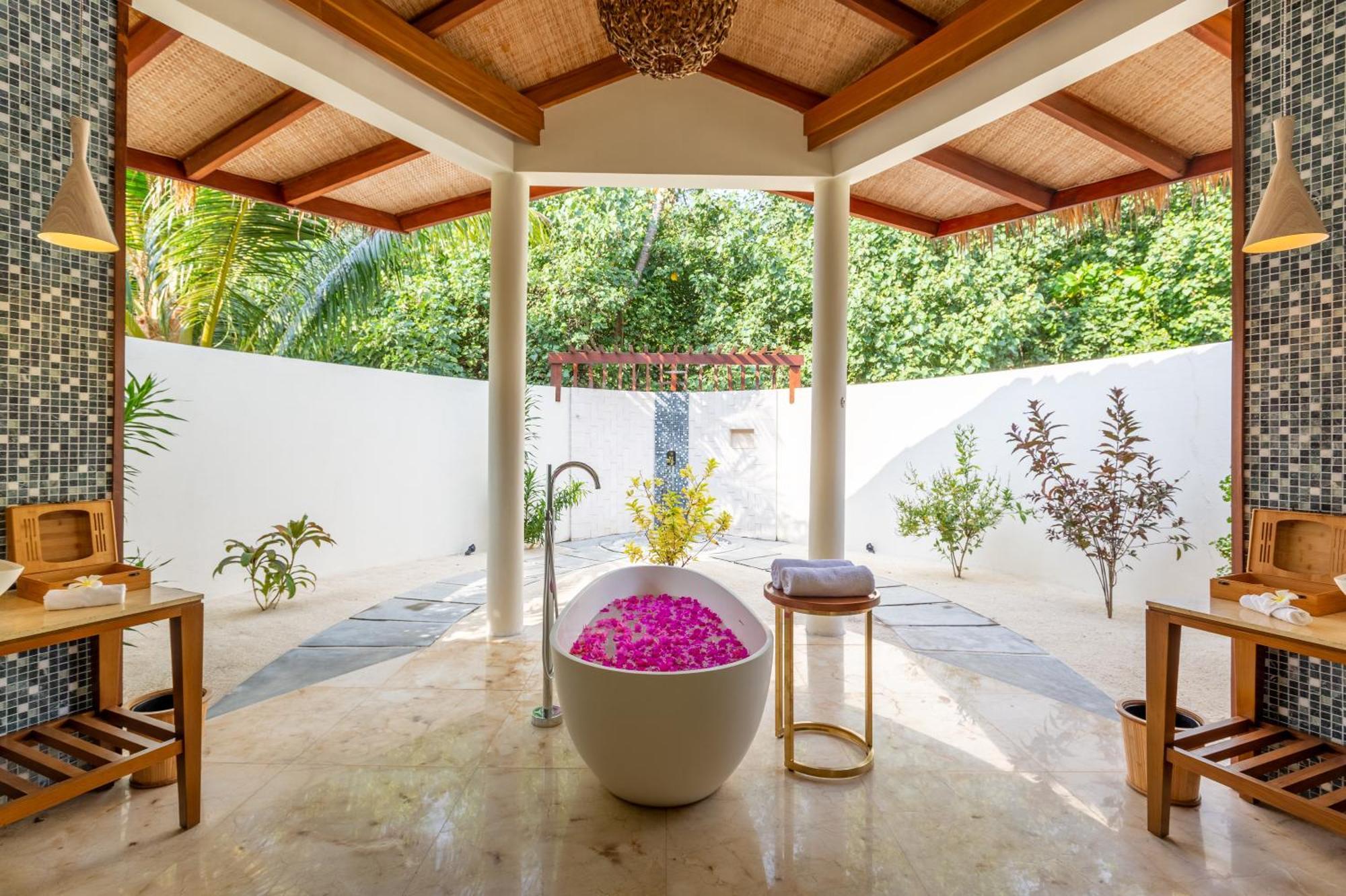 Furaveri Maldives - Complimentary Round-Trip Seaplane Transfer For Two For A Minimum Of 5 Nights Or More From May 1St To October 31St, 2025 Meedhoo  Δωμάτιο φωτογραφία Bathroom at the spa